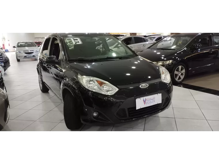 Ford Fiesta Preto 4