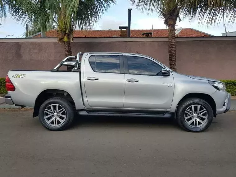 Toyota Hilux Prata 14