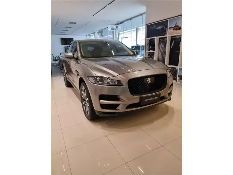 Jaguar F-pace Prata 8