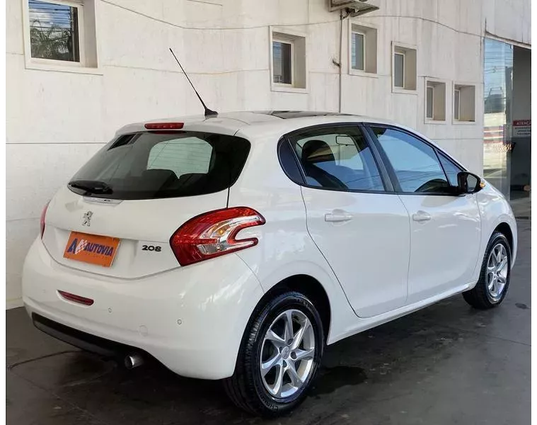 Peugeot 208 Branco 1