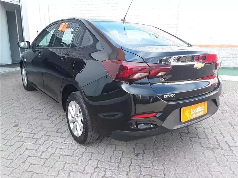 Chevrolet Onix Preto 9