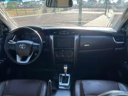 Toyota Hilux SW4