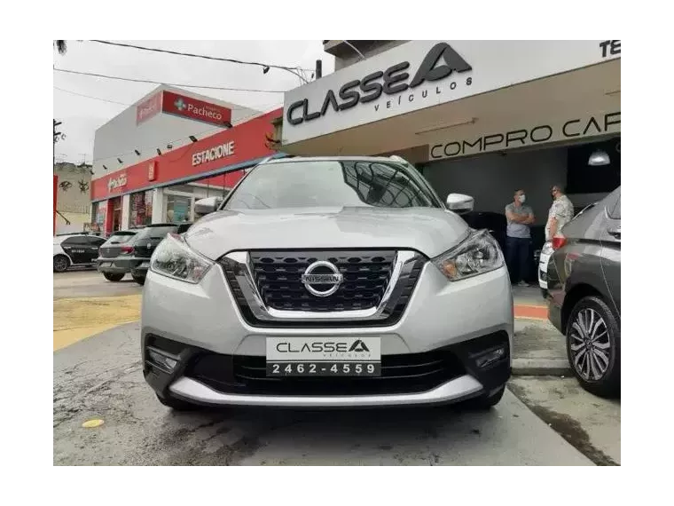 Nissan Kicks Prata 5