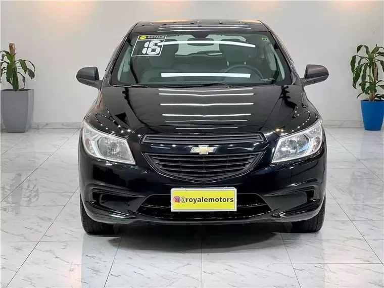 Chevrolet Onix Preto 6