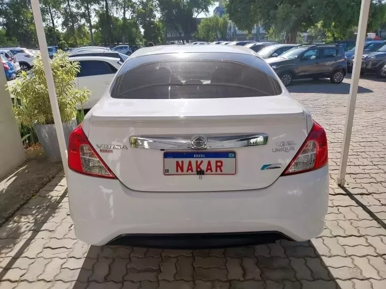 Nissan Versa Branco 7