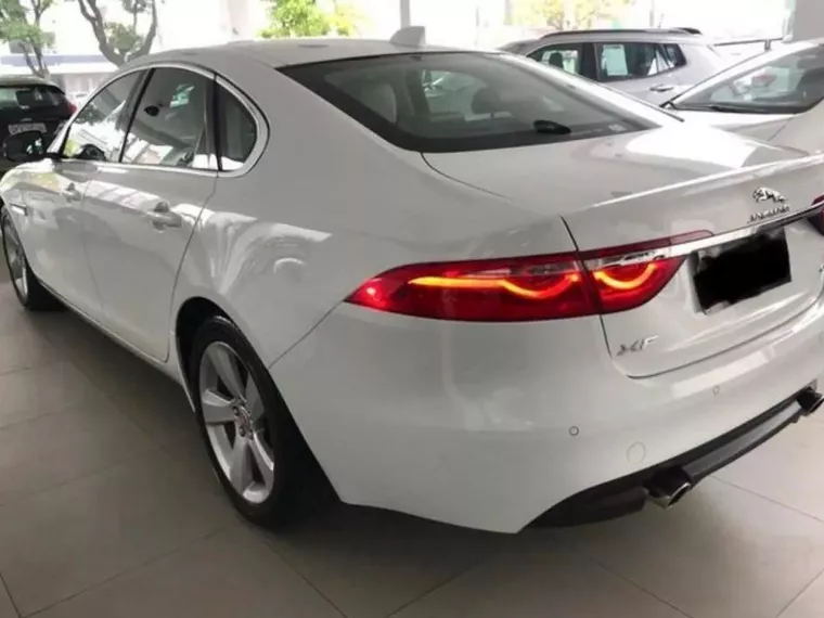 Jaguar XF Branco 16