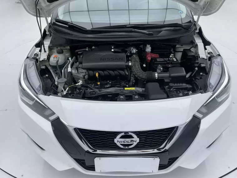 Nissan Versa Branco 9