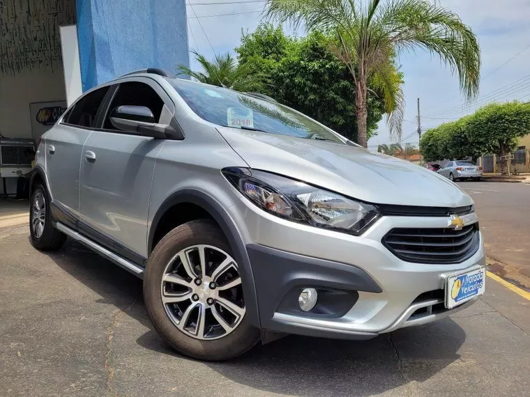 Chevrolet Onix Prata 7