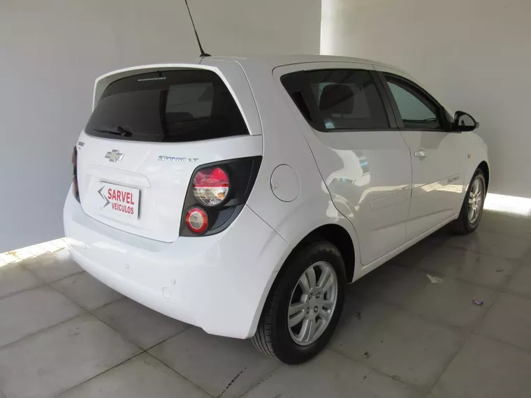 Chevrolet Sonic Branco 9