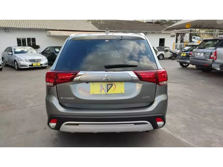 Mitsubishi Outlander Cinza 17