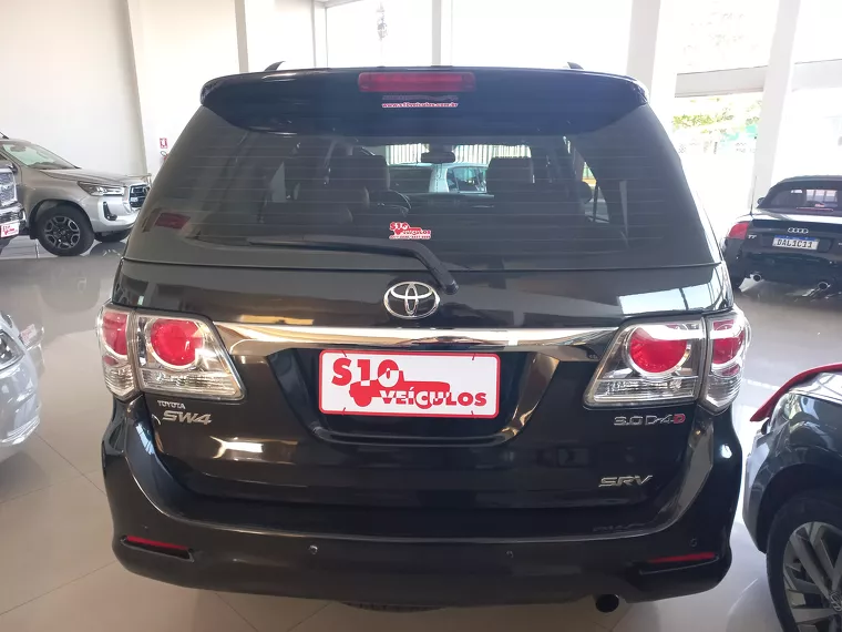 Toyota Hilux SW4 Preto 10