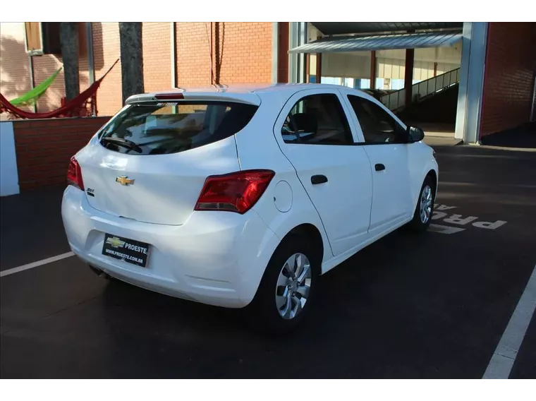 Chevrolet Onix Branco 5