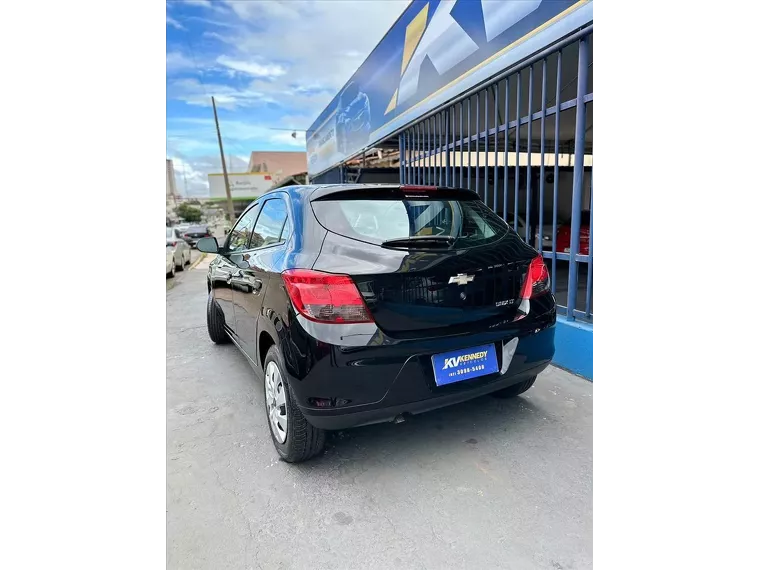 Chevrolet Onix Preto 7