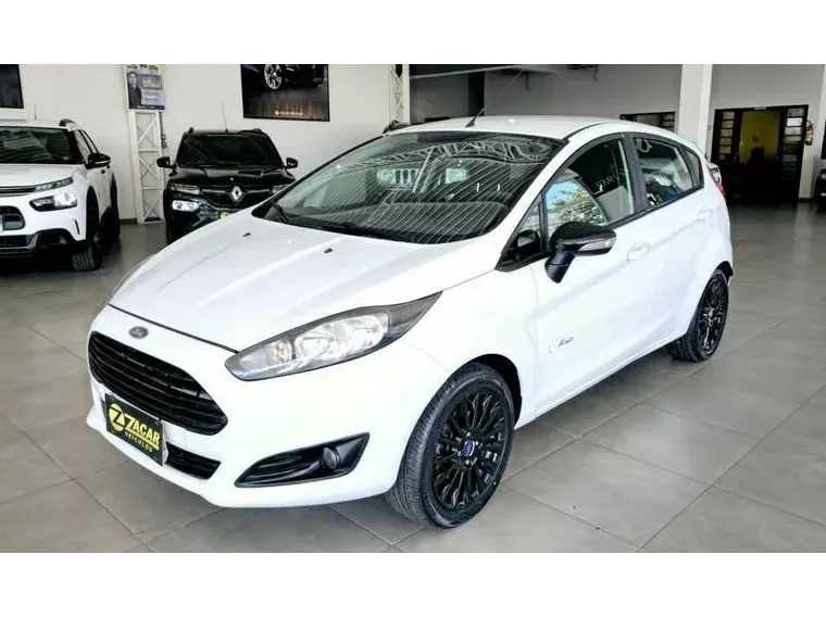 Ford Fiesta Branco 4