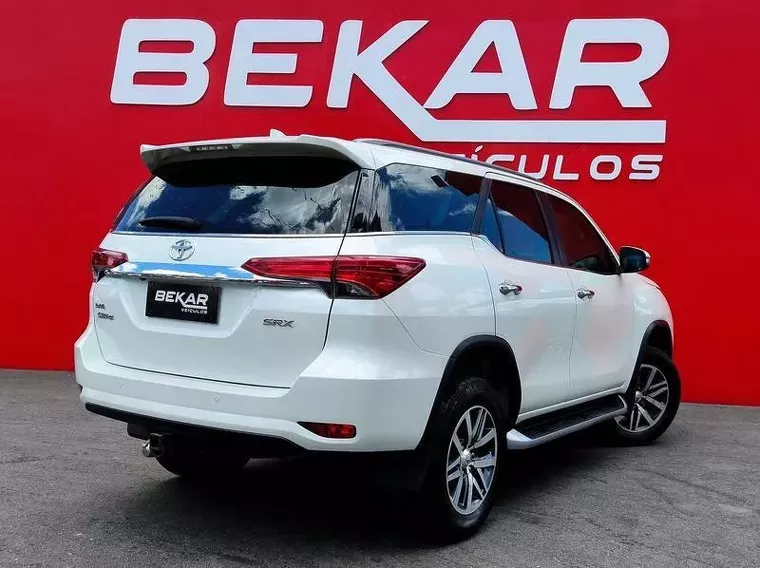 Toyota Hilux Branco 5