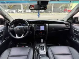 Toyota Hilux SW4