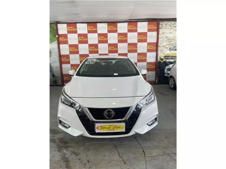 Nissan Versa Branco 8