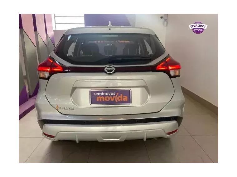 Nissan Kicks Prata 1