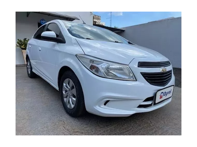 Chevrolet Onix Branco 14