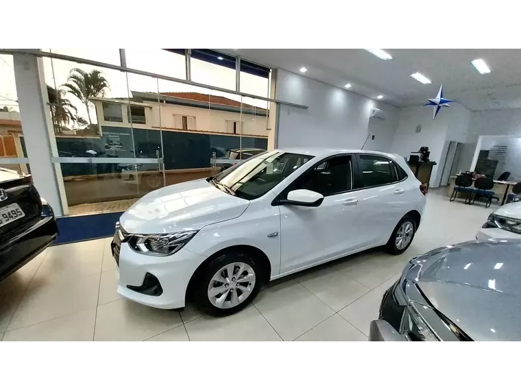 Chevrolet Onix Branco 1