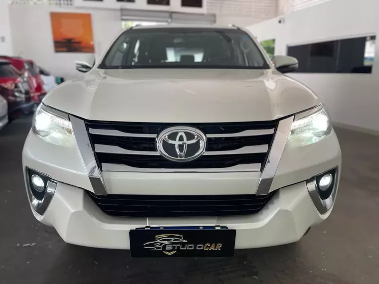 Toyota Hilux SW4 Branco 1