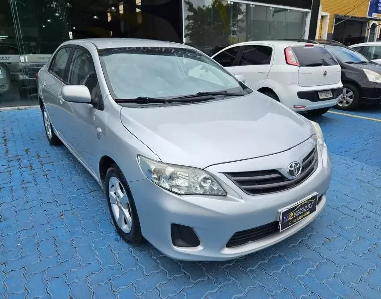 Toyota Corolla Prata 4