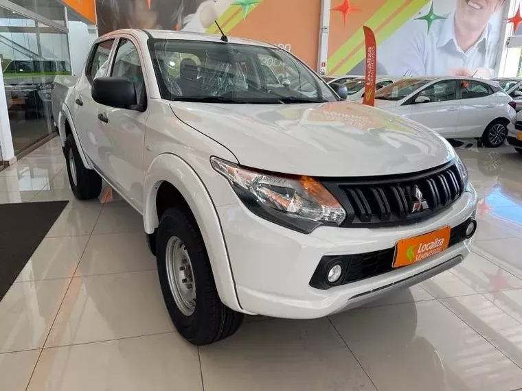 Mitsubishi L200 Triton Branco 1