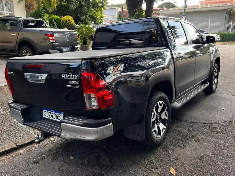 Toyota Hilux Preto 8