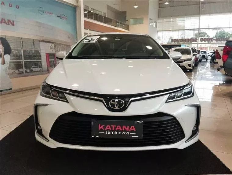 Toyota Corolla Branco 3