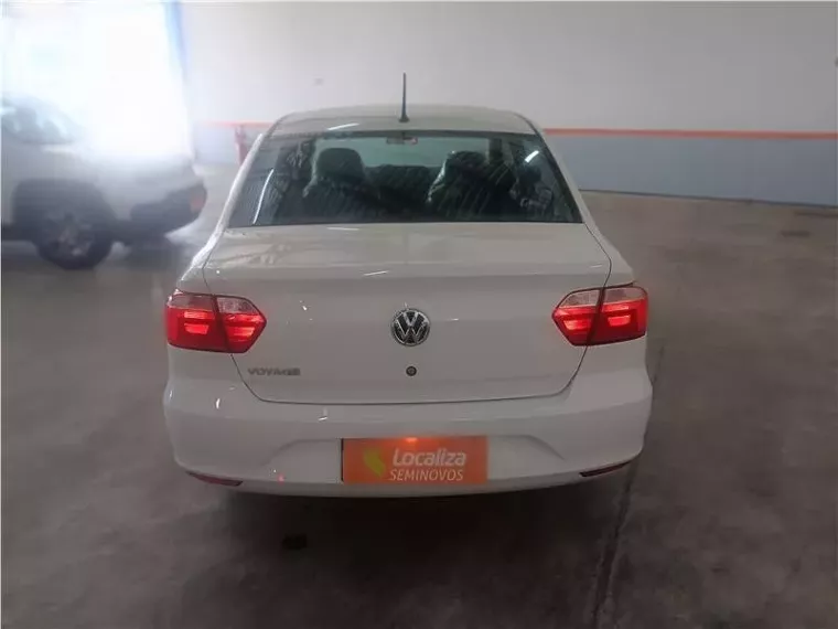 Volkswagen Voyage Branco 9