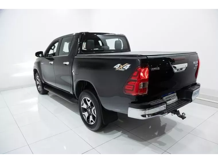 Toyota Hilux Preto 8