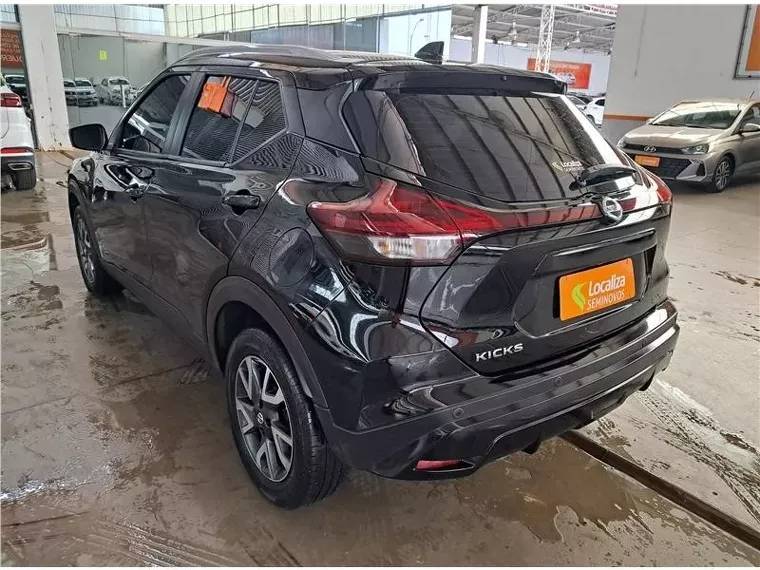 Nissan Kicks Preto 8