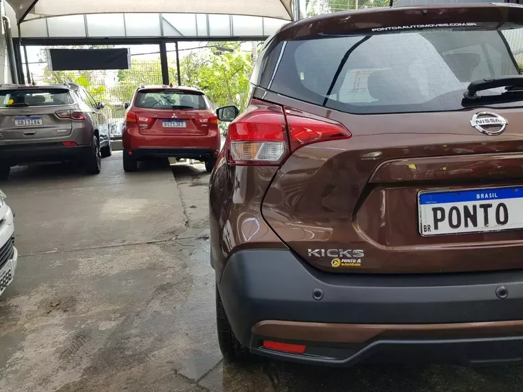 Nissan Kicks Marrom 10