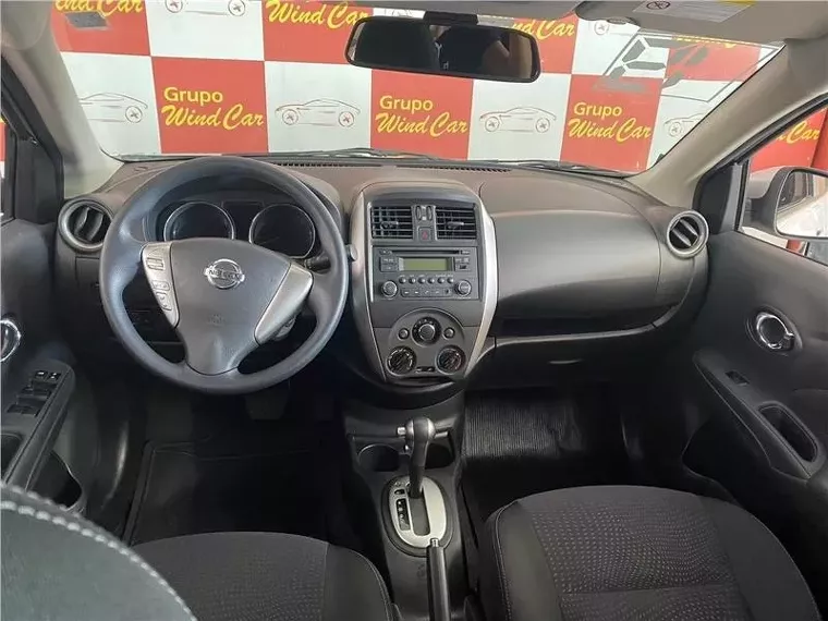 Nissan Versa Prata 3