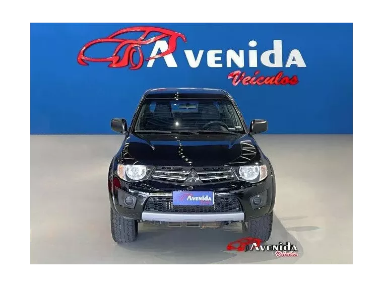 Mitsubishi L200 Triton Preto 10