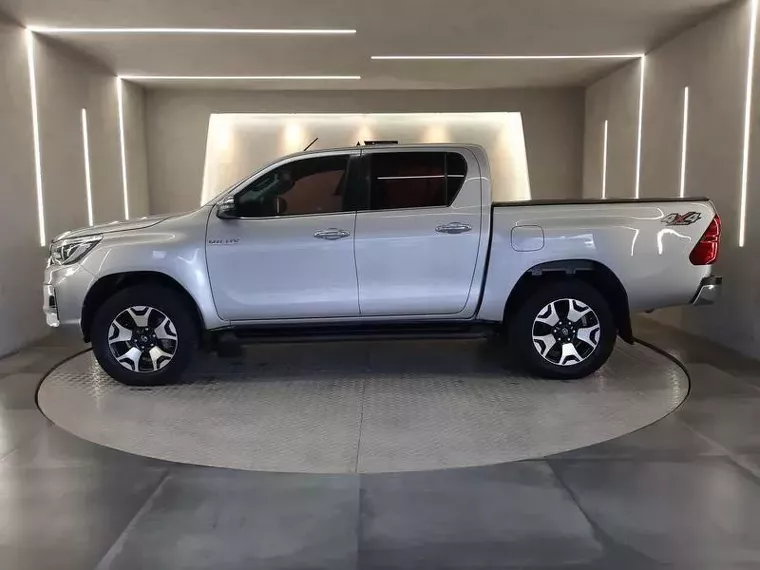 Toyota Hilux Prata 7