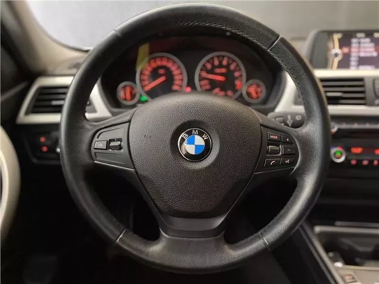 BMW 320i Prata 11