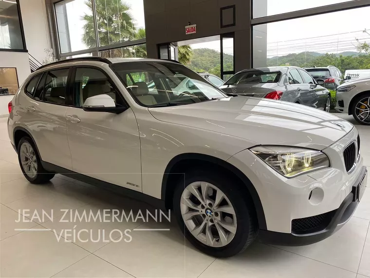 BMW X1 Branco 17