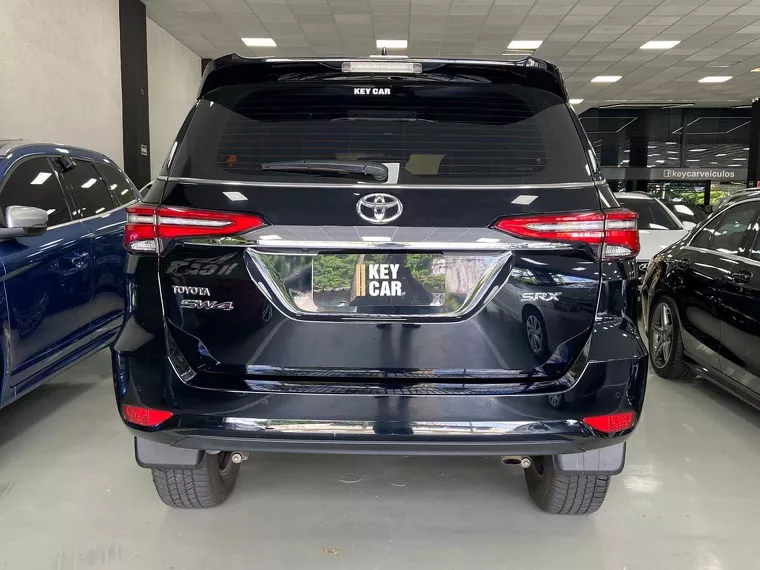 Toyota Hilux Preto 17