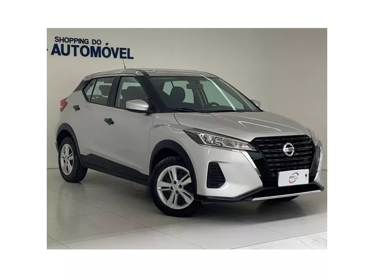 Nissan Kicks Prata 10