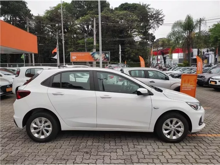 Chevrolet Onix Branco 4