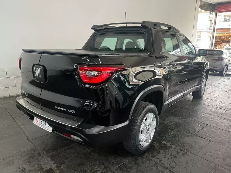 Fiat Toro Preto 13