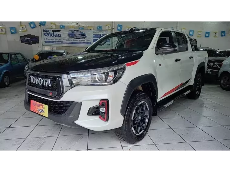 Toyota Hilux Branco 10