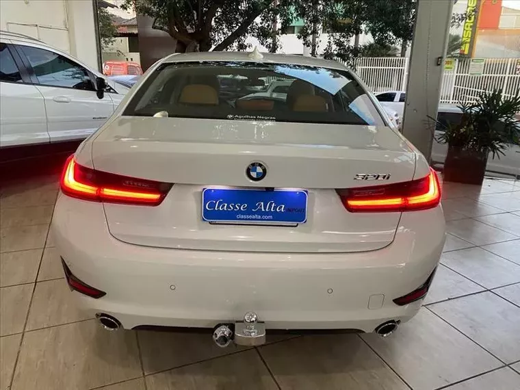 BMW 320i Branco 11