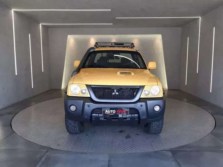 Mitsubishi L200 Outdoor Amarelo 2