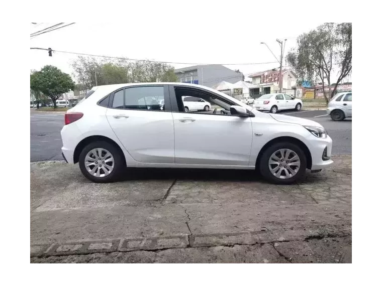 Chevrolet Onix Branco 8