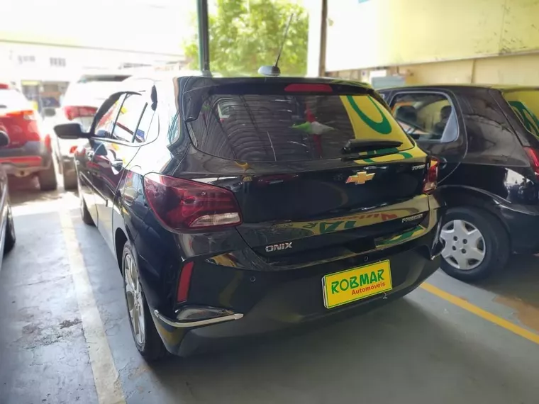 Chevrolet Onix Preto 4