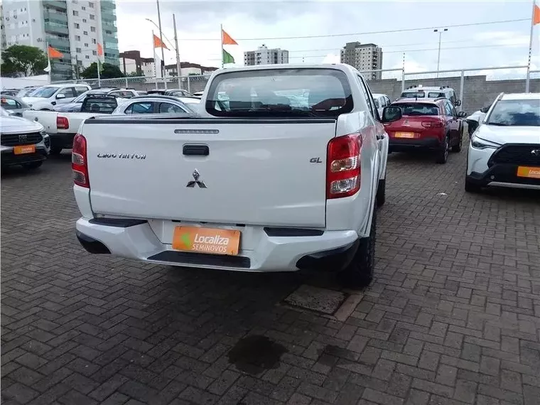 Mitsubishi L200 Triton Branco 5