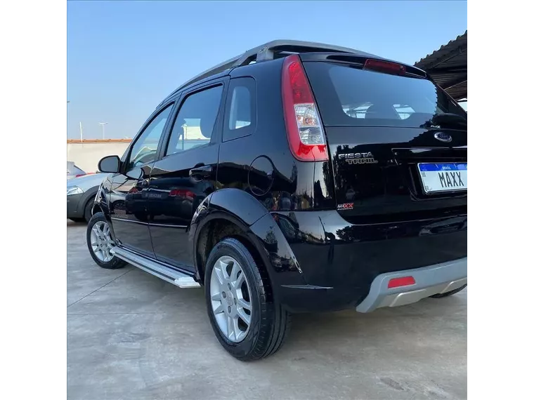 Ford Fiesta Preto 16