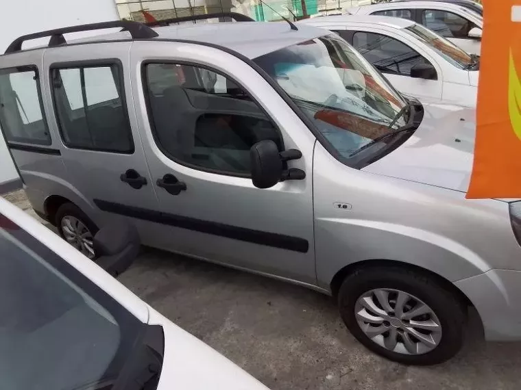 Fiat Doblò Cinza 2